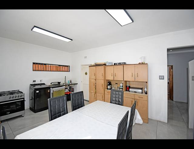 3 BEDROOM HOUSE FOR SALE IN MAYFAIR WEST